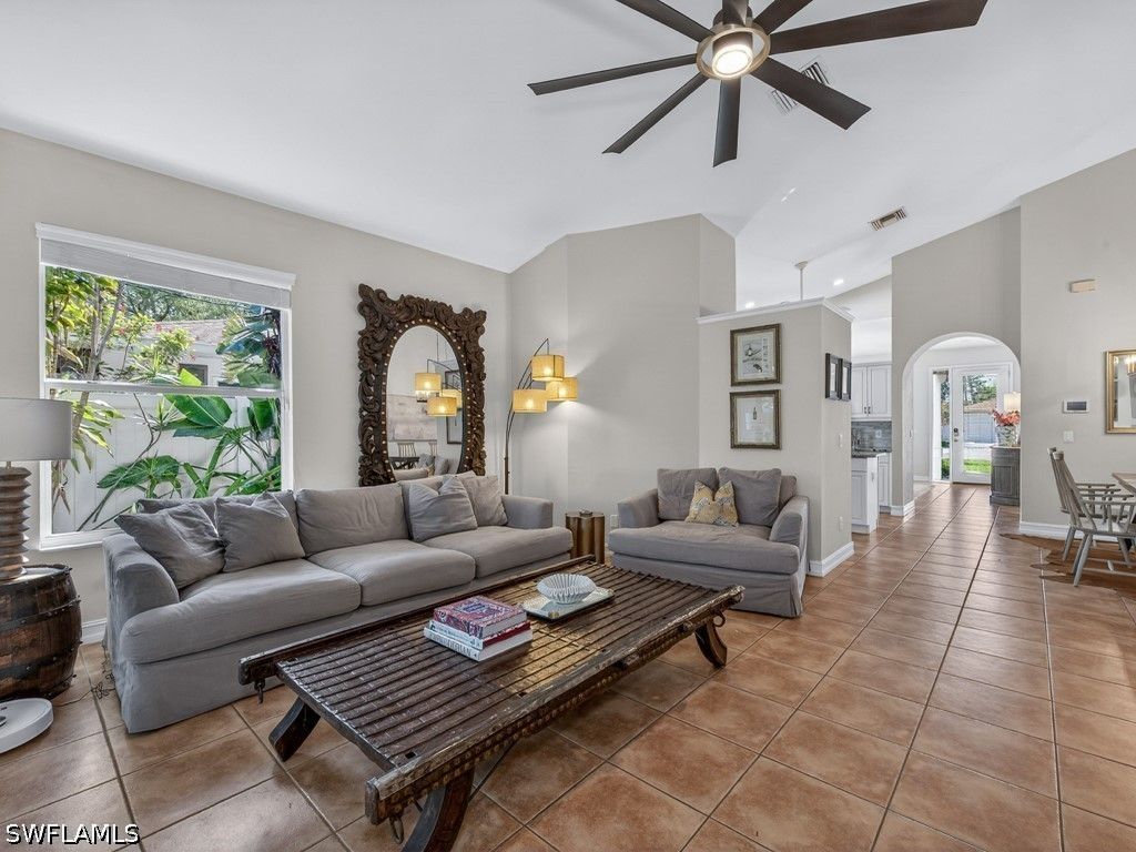 585 104th AVE N, Naples, FL 34108