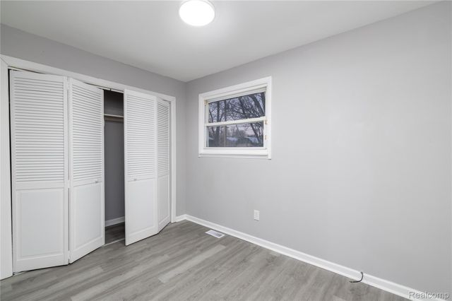 152 W Mansfield Avenue, Pontiac, MI 48340