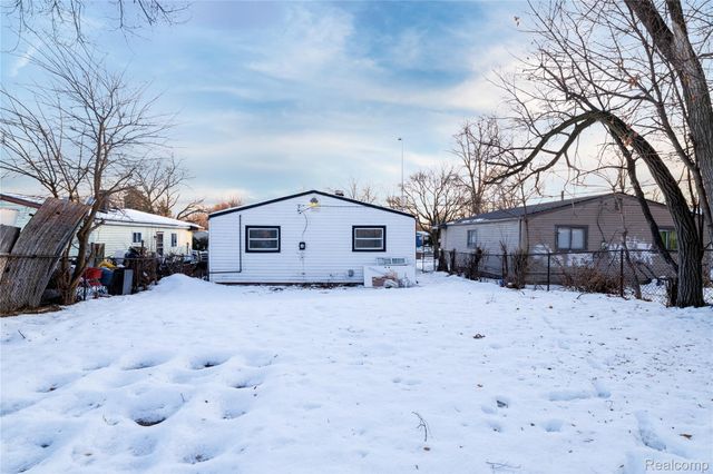 152 W Mansfield Avenue, Pontiac, MI 48340