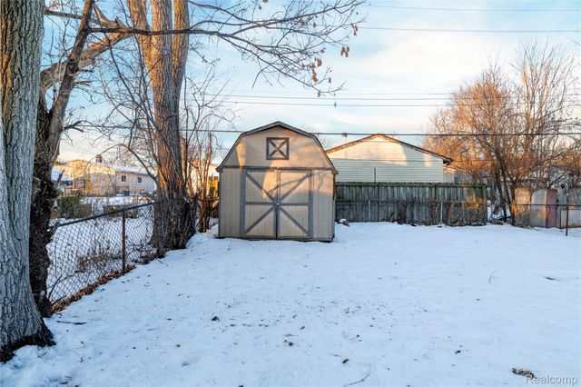 152 W Mansfield Avenue, Pontiac, MI 48340