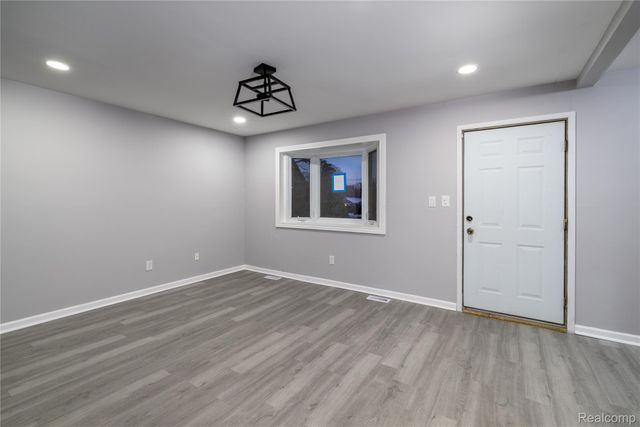 152 W Mansfield Avenue, Pontiac, MI 48340