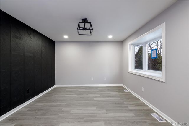 152 W Mansfield Avenue, Pontiac, MI 48340