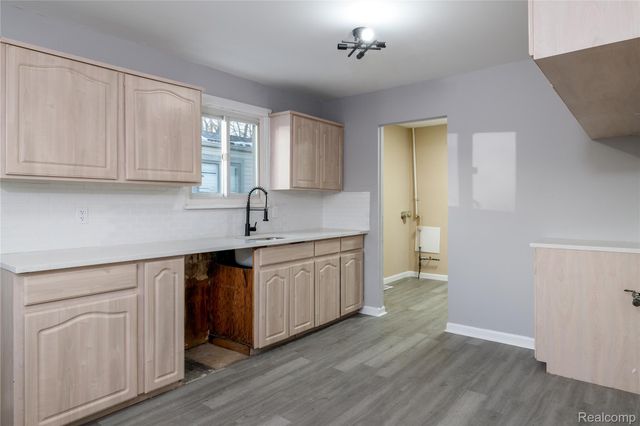 152 W Mansfield Avenue, Pontiac, MI 48340