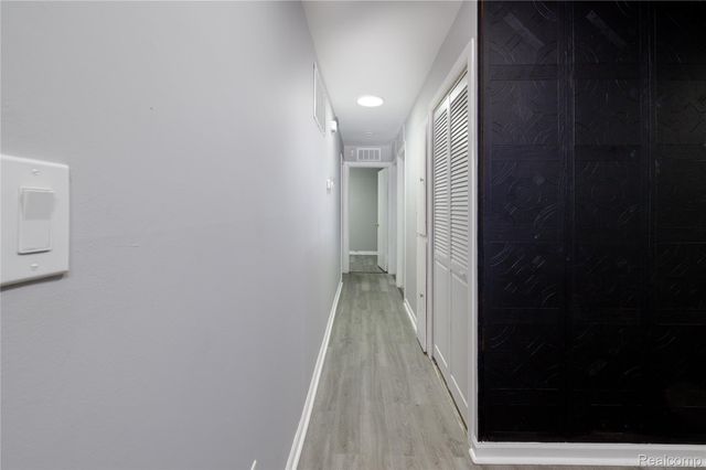 152 W Mansfield Avenue, Pontiac, MI 48340