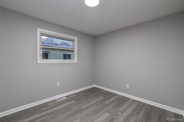 152 W Mansfield Avenue, Pontiac, MI 48340