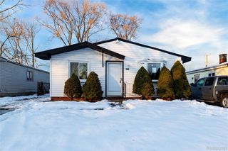 152 W Mansfield Avenue, Pontiac, MI 48340