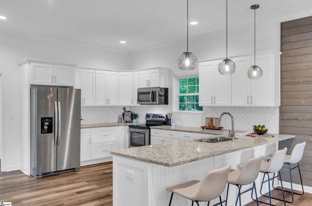 44 4th Avenue, Greenville, SC 29611