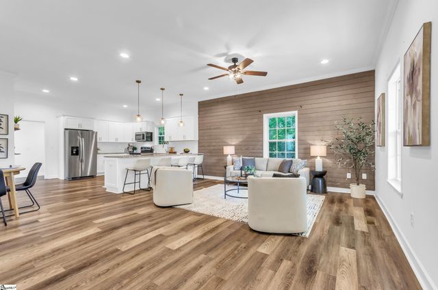 44 4th Avenue, Greenville, SC 29611