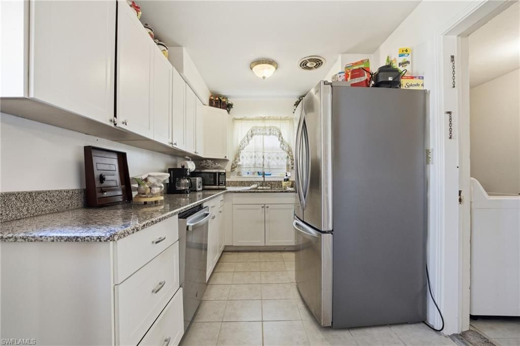 2431 Hunter TER, FORT MYERS, FL 33901 — photo 2