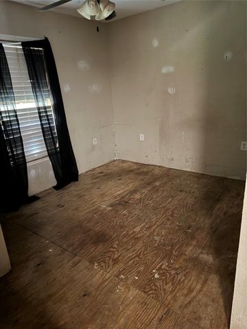 133 East Street, Tye, TX 79563