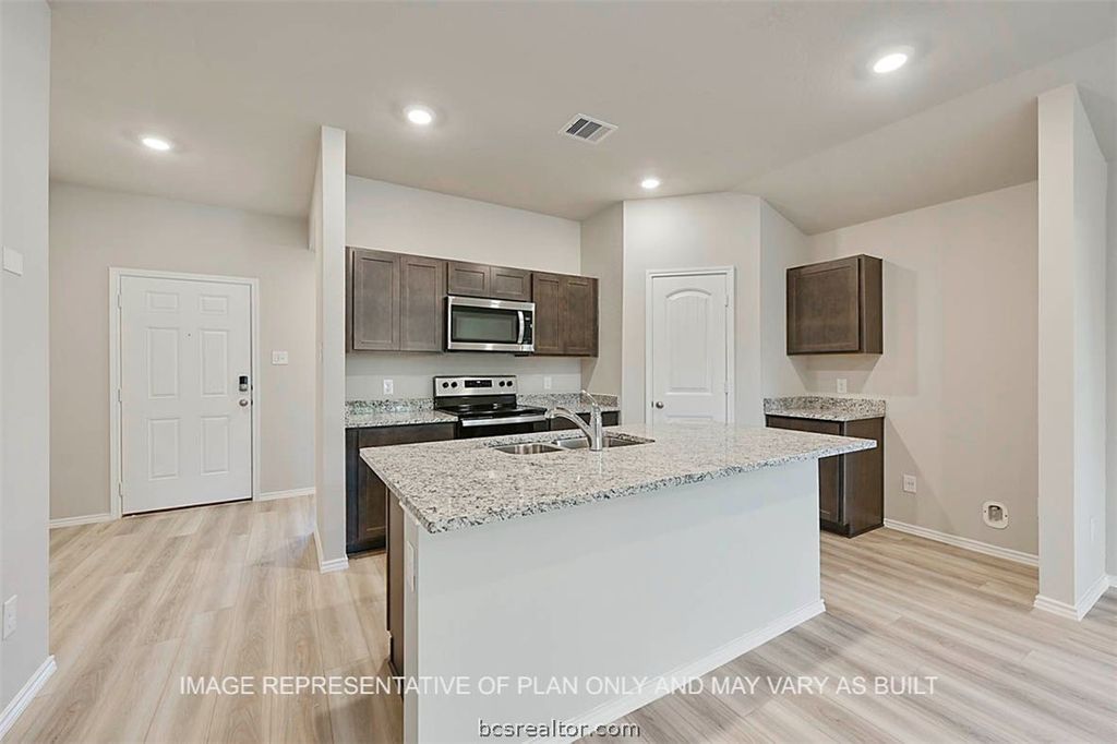 918 Legrand Street, Brenham, TX 77833 — photo 3