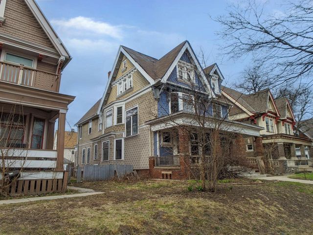 2810 W McKinley BOULEVARD, Milwaukee, WI 53208