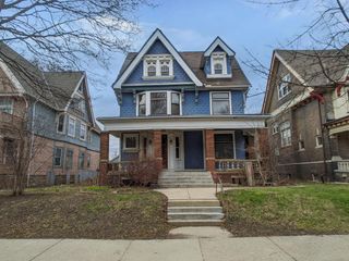 2810 W McKinley BOULEVARD, Milwaukee, WI 53208