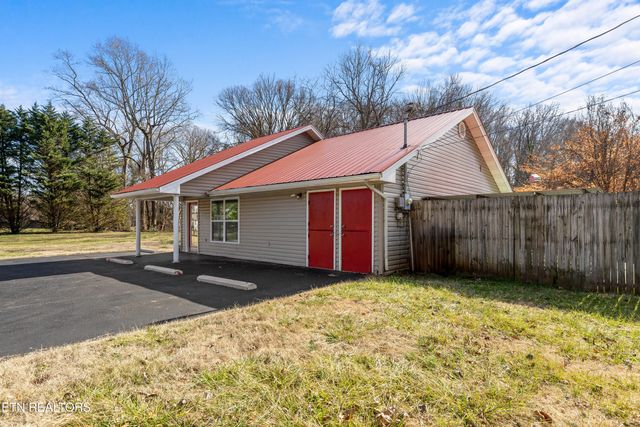 2949 Samples Rd, Louisville, TN 37777
