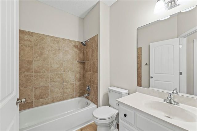 706 NW Green Drive, Grain Valley, MO 64029