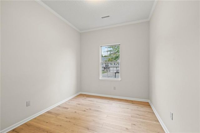 706 NW Green Drive, Grain Valley, MO 64029