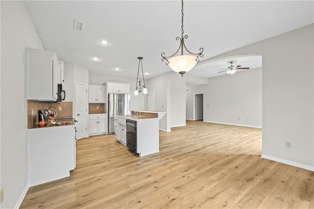 706 NW Green Drive, Grain Valley, MO 64029