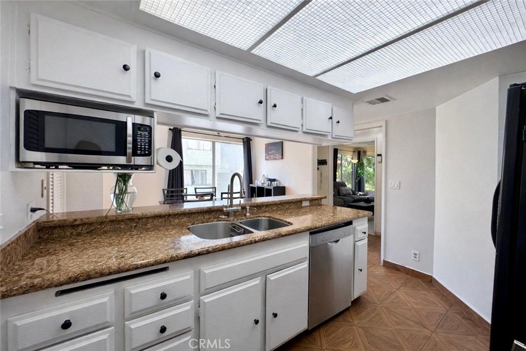 9053 Willis, Panorama City, CA 91402 — photo 5