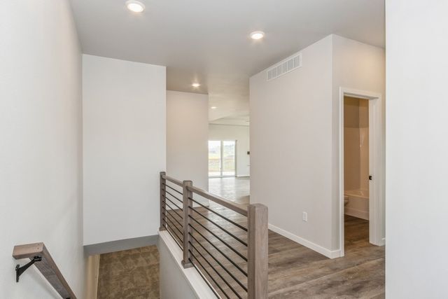 1036 Highland Trl, Solon, IA 52333