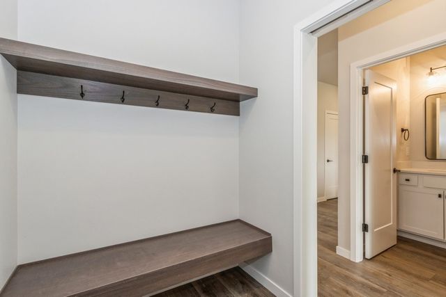 1036 Highland Trl, Solon, IA 52333