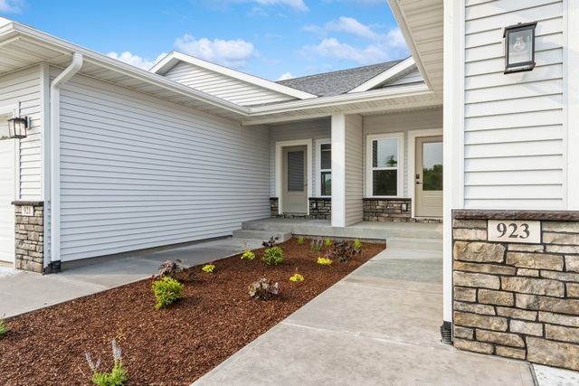 1036 Highland Trl, Solon, IA 52333