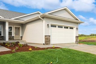 1036 Highland Trl, Solon, IA 52333