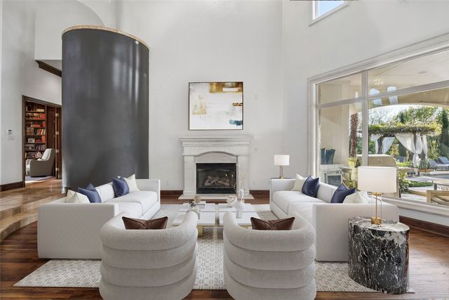 707 Oakhill Lane, Cedar Hill, TX 75104