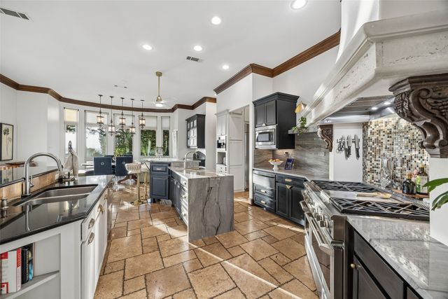 707 Oakhill Lane, Cedar Hill, TX 75104