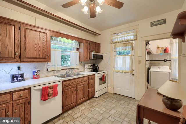 26 W LEMON ST, Lititz, PA 17543