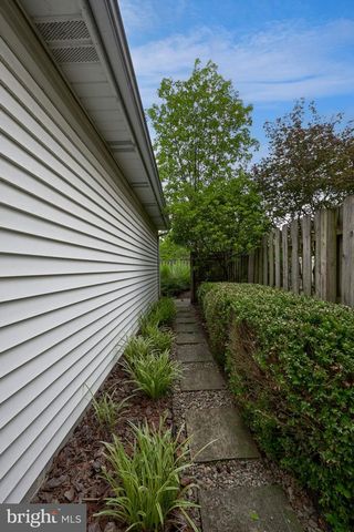 26 W LEMON ST, Lititz, PA 17543