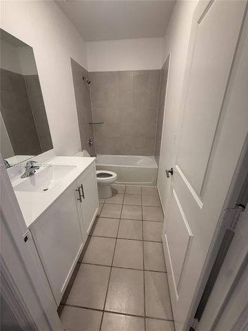 2731 SE 15th St 2731, Homestead, FL 33035