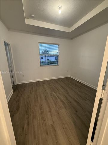 2731 SE 15th St 2731, Homestead, FL 33035