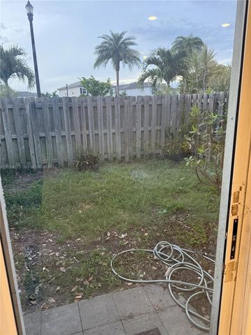 2731 SE 15th St 2731, Homestead, FL 33035