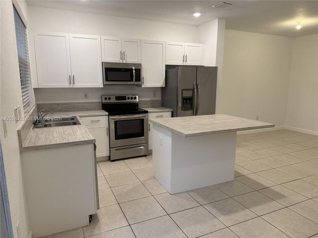 2731 SE 15th St 2731, Homestead, FL 33035