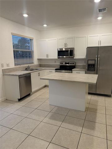 2731 SE 15th St 2731, Homestead, FL 33035