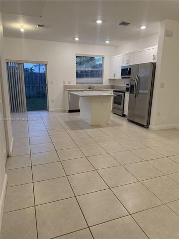2731 SE 15th St 2731, Homestead, FL 33035