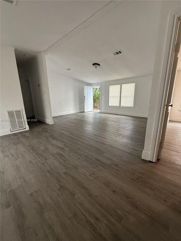 2731 SE 15th St 2731, Homestead, FL 33035