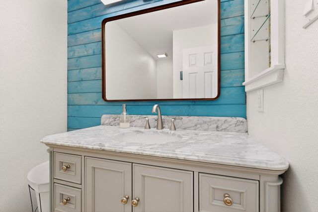 1062 Matador Drive SE, Albuquerque, NM 87123