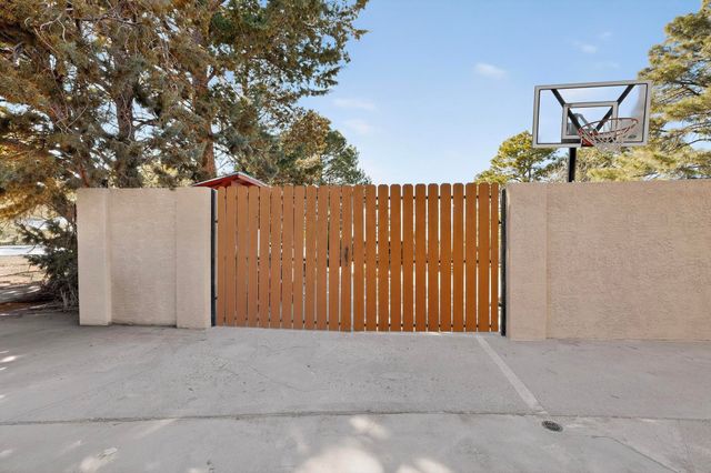 1062 Matador Drive SE, Albuquerque, NM 87123