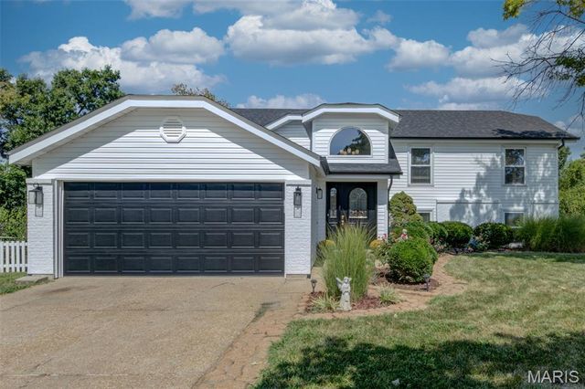 307 Twistedoak Court, Ballwin, MO 63021