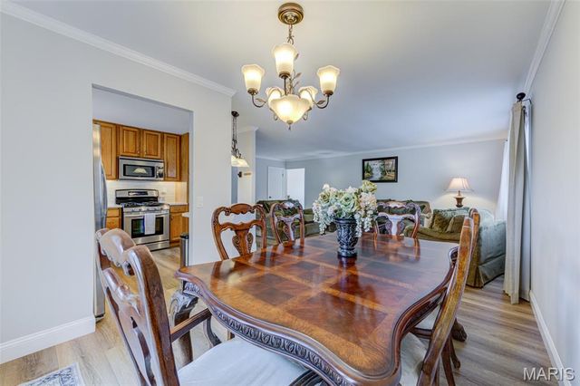 307 Twistedoak Court, Ballwin, MO 63021