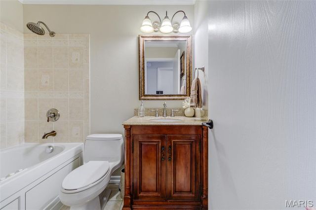 307 Twistedoak Court, Ballwin, MO 63021