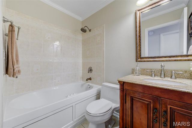 307 Twistedoak Court, Ballwin, MO 63021