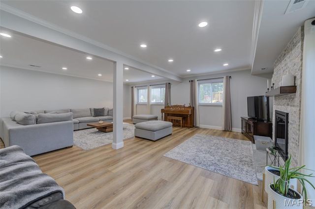 307 Twistedoak Court, Ballwin, MO 63021