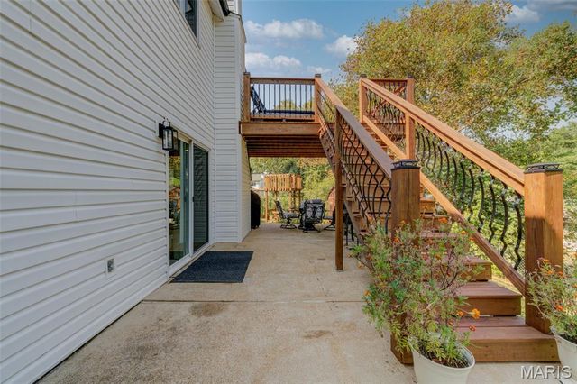 307 Twistedoak Court, Ballwin, MO 63021