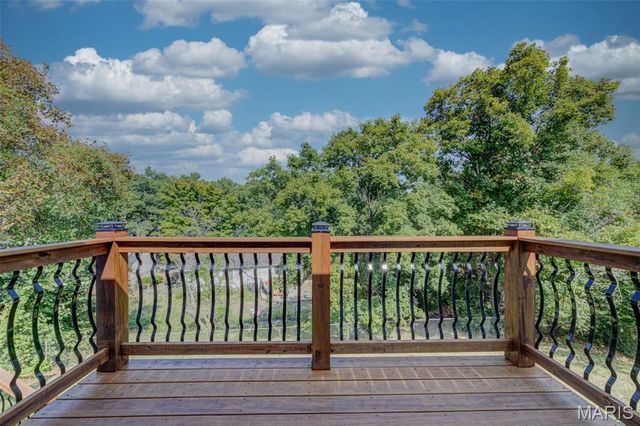 307 Twistedoak Court, Ballwin, MO 63021