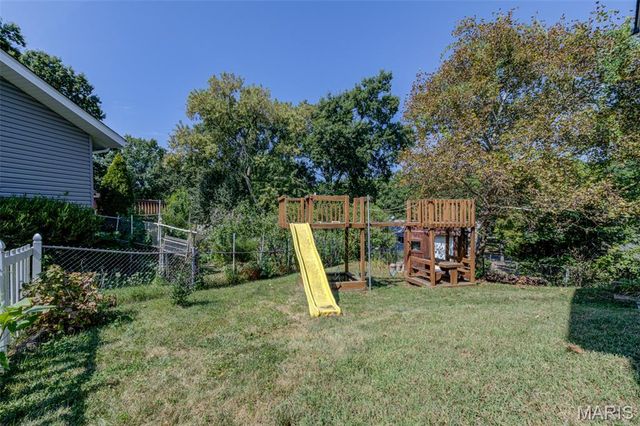 307 Twistedoak Court, Ballwin, MO 63021