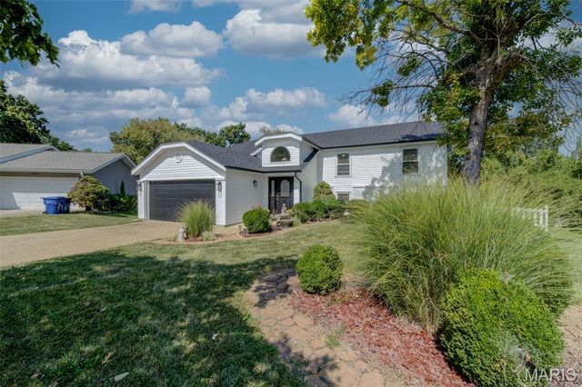 307 Twistedoak Court, Ballwin, MO 63021
