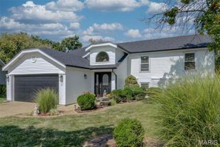 307 Twistedoak Court, Ballwin, MO 63021