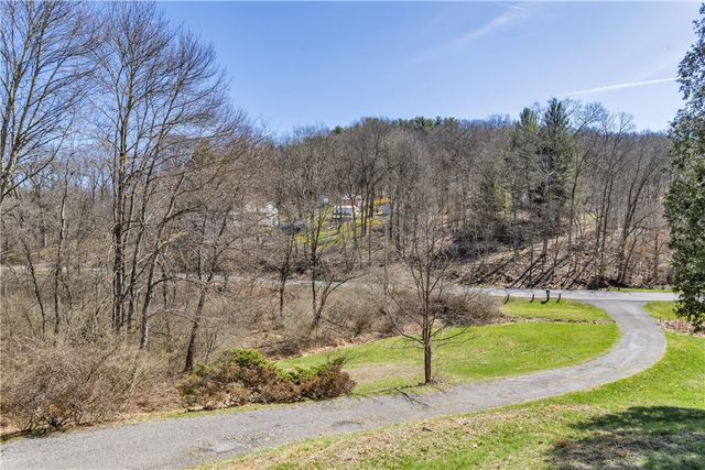 2450 Pleuchel Rd, Franklin Park, PA 15143